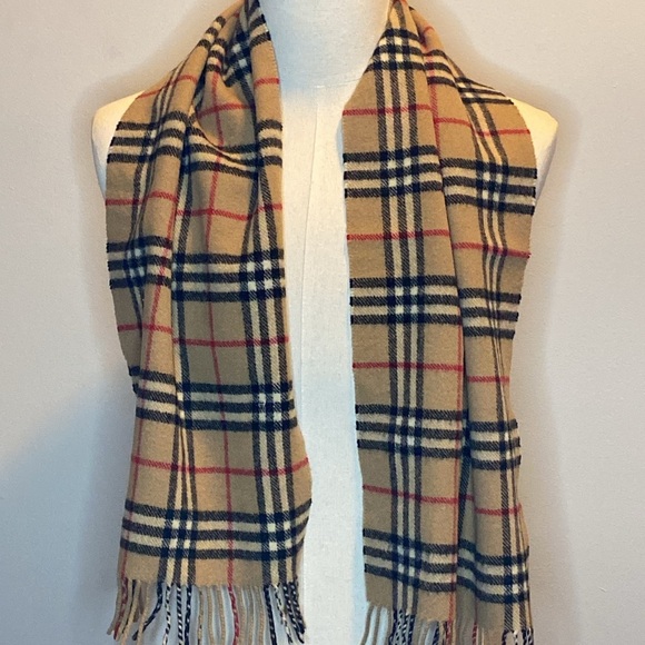 Burberry Archive Beige Nova Check Scarf in 100% Lambswool (55in X 11.5in) [C] - Picture 2 of 4
